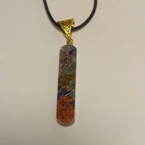Chakra Crystal Pendant Crushed Stones w Copper Wire Swirl Pendant Necklace - Picture 4 of 10